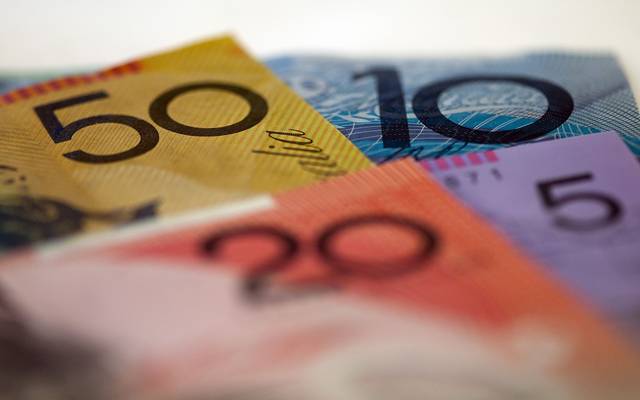 الدولار الأسترالي يتراجع بأكبر وتيرة بعام مع إشارات لخفض الفائدة