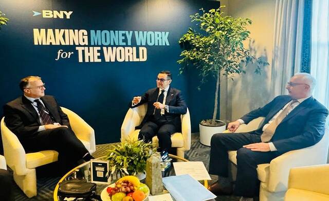 حسن الخطيب وزير الاستثمار والتجارة الخارجية المصري يجتمع مع مسؤولي بنك بي إن واي ميلون BNY Mellon