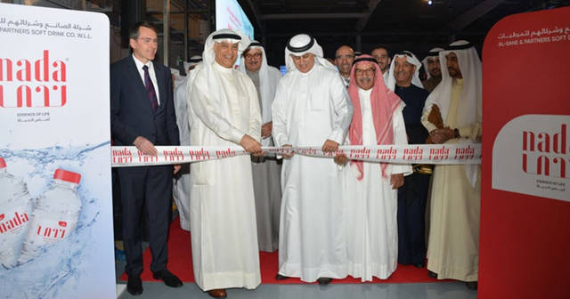 بالصور.. وزير الصناعة البحريني يفتتح مصنعاً جديداً للمياه