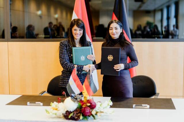 جانب من مراسم توقيع اتفاقيات الشراكة الاقتصادية بين البلدين