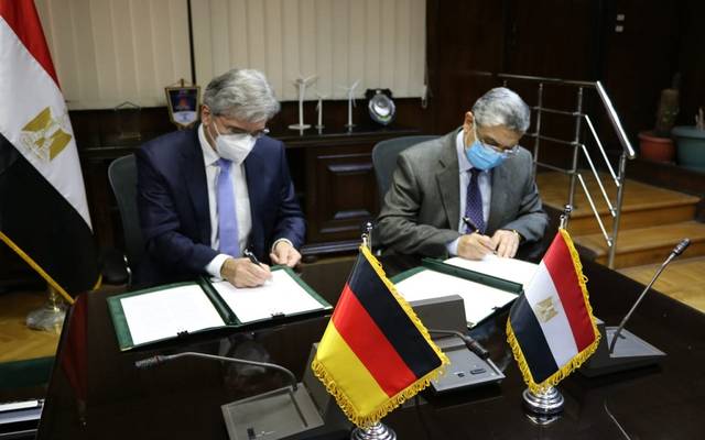 مصر و"سيمينز" تتفقان على بدء دراسات تنفيذ مشروع إنتاج الهيدروجين الأخضر