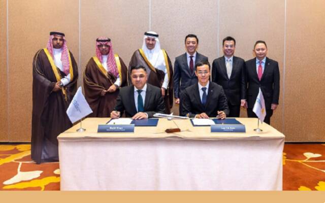 جانب من توقيع الاتفاقية