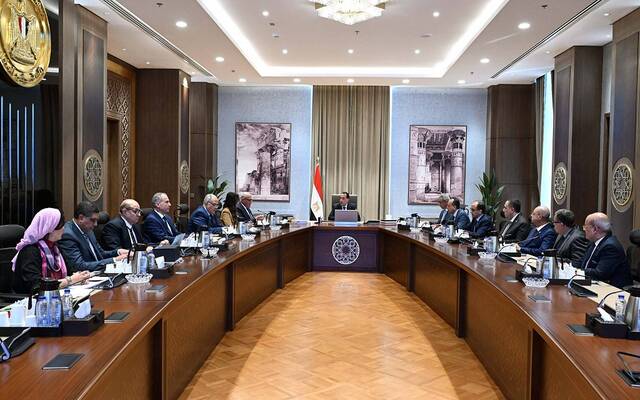 مصطفى مدبولي رئيس مجلس الوزراء المصري واللواء مختار عبداللطيف رئيس مجلس إدارة الهيئة العربية للتصنيع