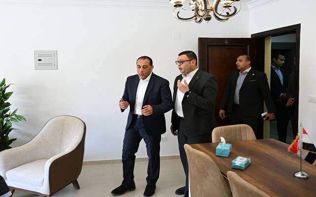 الدكتور مصطفى مدبولي رئيس مجلس الوزراء المصري و شريف الشربيني وزير الإسكان والمرافق والمجتمعات العمرانية