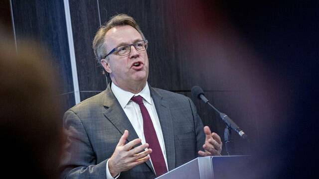 رئيس الاحتياطي الفيدرالي بنيويورك: تقلبات الرسوم الجمركية تعمّق حالة عدم اليقين