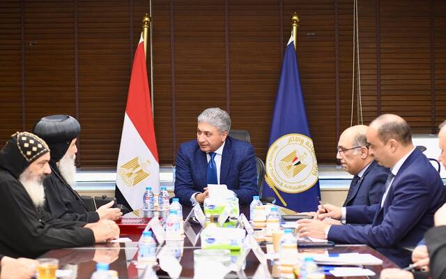 وزير السياحة يبحث جهود ترميم وتطوير دير الأنبا بولا بالبحر الأحمر