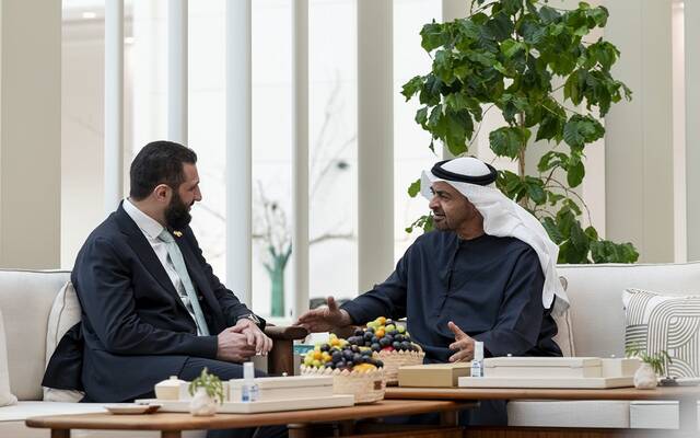 محمد بن زايد يبحث مع الرئيس السوري تعزيز التعاون الاقتصادي والتنمية المشتركة