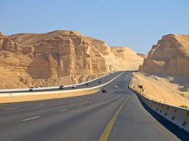 Saudi Arabia injects SAR 4bn in road maintenance contracts