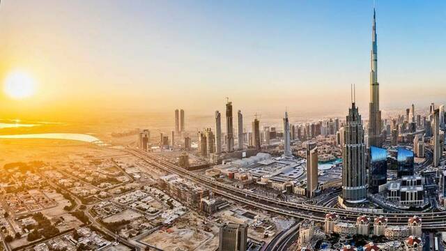 عدد سكان دبي ينمو 2.3% إلى 3.7 مليون نسمة بالنصف الأول 2024