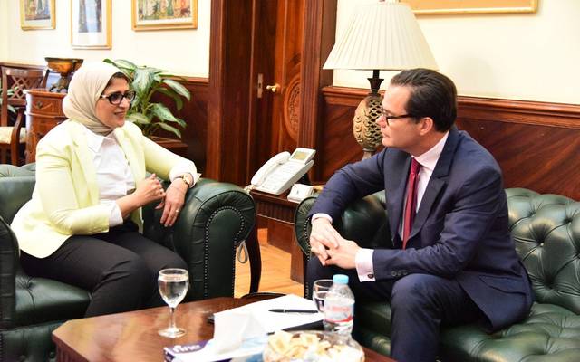 مصر تبحث التعاون مع فرنسا بمشروع تجميع وتصنيع مشتقات البلازما