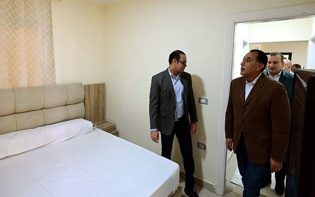 الدكتور مصطفى مدبولي رئيس مجلس الوزراء المصري يتفقد وحدات "روضة السيدة 2"