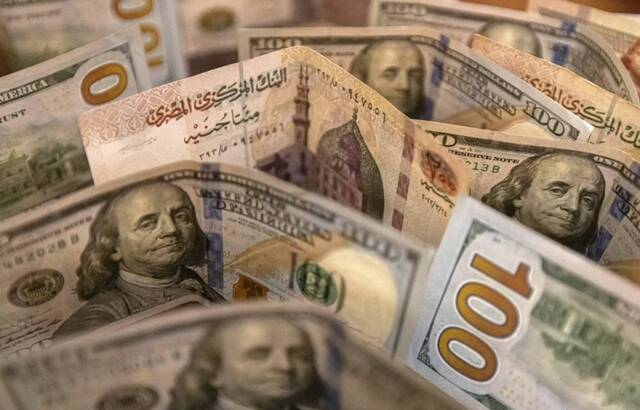 انخفاض جديد للجنيه أمام الدولار