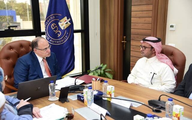 علي الغمراوي رئيس هيئة الدواء المصرية وهاجد بن محمد بن هاجد حشان الرئيس التنفيذي لشركة سبيماكو الدوائية