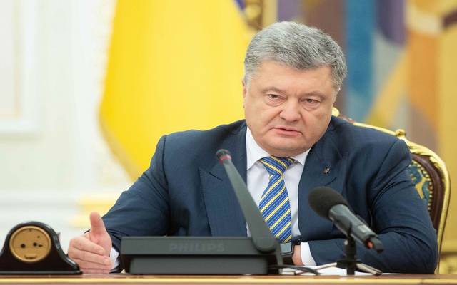 رئيس أوكرانيا يصدر مرسوماً بفرض الأحكام العرفية لمدة 60 يوماً