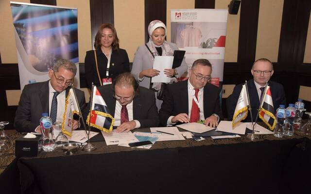 خلال توقيع التصديري للملابس مذكرة تفاهم مع الجمعية التشيكية لصناعة المنسوجات