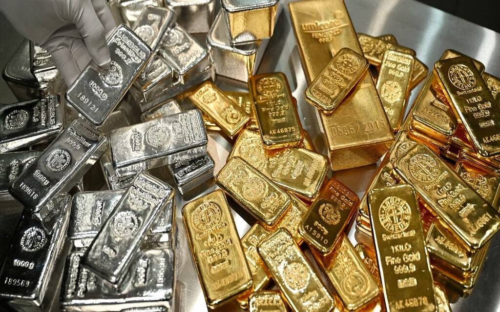 تراجع أسعار الذهب والفضة متأثرة بحرب إيران وقرارات البنوك المركزية