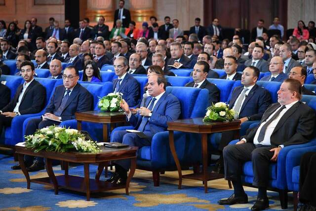 السيسي: تخفيف أحمال الكهرباء يومياً يوفر 300 مليون دولار في الشهر