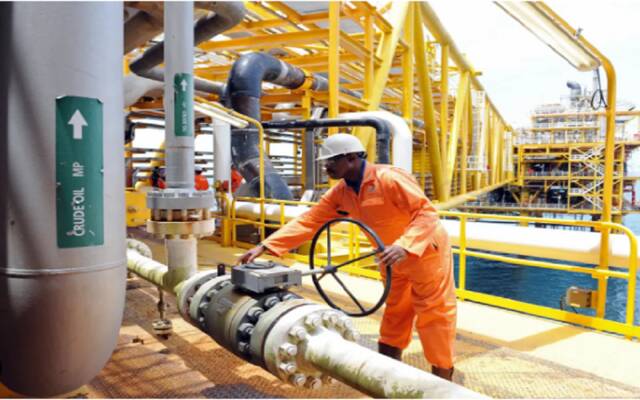 نيجيريا تخطط لزيادة إنتاج النفط والمكثفات إلى 2.6 مليون برميل يومياً