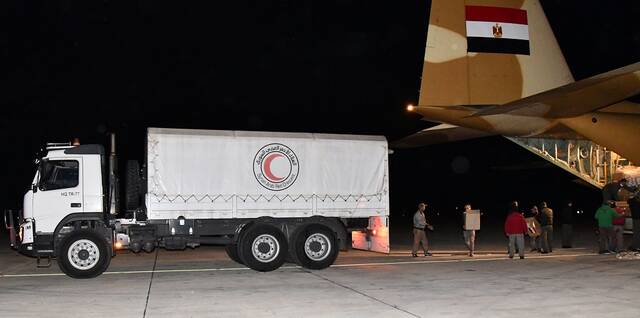 مصر ترسل 5 طائرات مُحملة بمساعدات طبية إلى تركيا وسوريا لمجابهة آثار الزلزال
