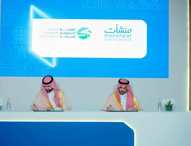 جانب من توقيع الاتفاقية