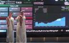 متعاملان فى سوق الأسهم السعودية