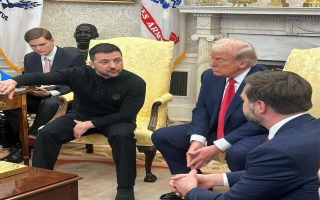 الرئيس الأمريكي دونالد ترامب ونظيره الأوكراني فولوديمير زيلينسكي