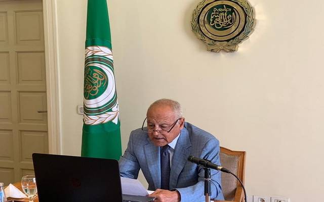 أبو الغيط يدعو الدول العربية لتعزيز العمل الجماعي لتخفيف تداعيات كورونا