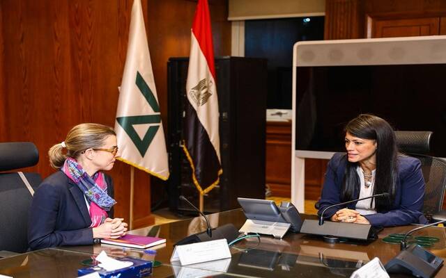 الدكتورة رانيا المشاط وزيرة التخطيط والتنمية الاقتصادية والتعاون الدولي المصرية وفرانسواز لومبار الرئيس التنفيذي لشركة بروباركو الاستثمارية