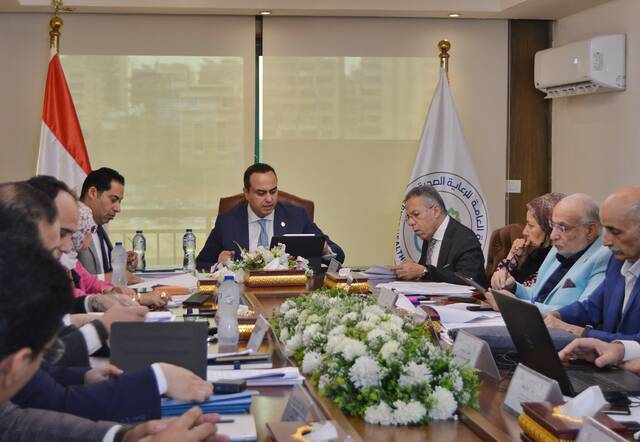 "الرعاية الصحية" المصرية تقر لائحة أجور جديدة وتوسع مزايا العاملين