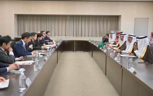 جانب من لقاء وزير الاستثمار السعودي في العاصمة اليابانية طوكيو وزير الاقتصاد والتجارة والصناعة الياباني