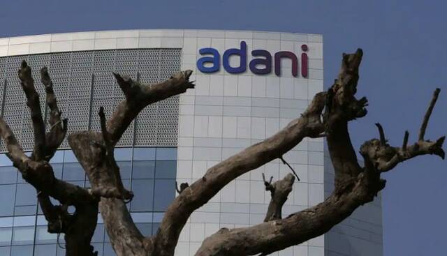 العالمية القابضة تتلقى إخطاراً بإلغاء عملية الاكتتاب بأسهم "أداني" الهندية