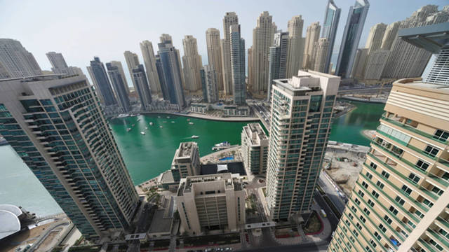 صفقات العقار في دبي تتراجع قرابة النصف