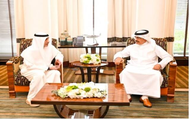 وزير الداخلية البحريني الفريق أول الشيخ راشد بن عبدالله آل خليفة و وزير الداخلية الكويتي الشيخ فهد يوسف سعود الصباح النائب الأول لرئيس مجلس الوزراء