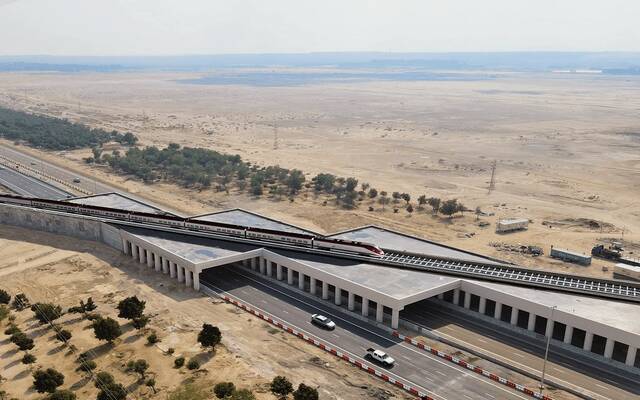 "سيمنس موبيليتي" و"حسن علام" تفوزان بعقد إشارات خط سكة حديد "الإمارات- عمان"
