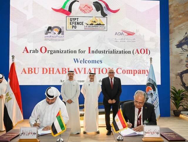 جانب من توقيع الاتفاقيات