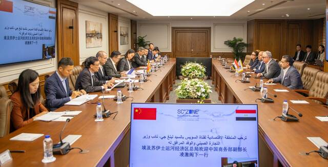 جانب من الاجتماع مع الوفد الصيني