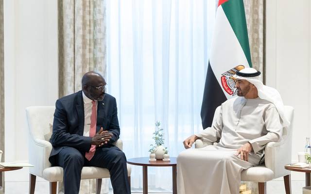 محمد بن زايد ورئيس ليبيريا يبحثان فرص إقامة شراكات مثمرة