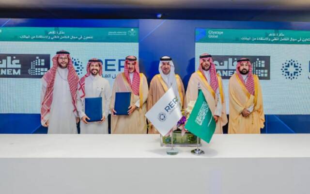 وزير البلديات والإسكان رئيس مجلس إدارة الشركة الوطنية لخدمات التسجيل العيني للعقار ماجد بن عبدالله الحقيل