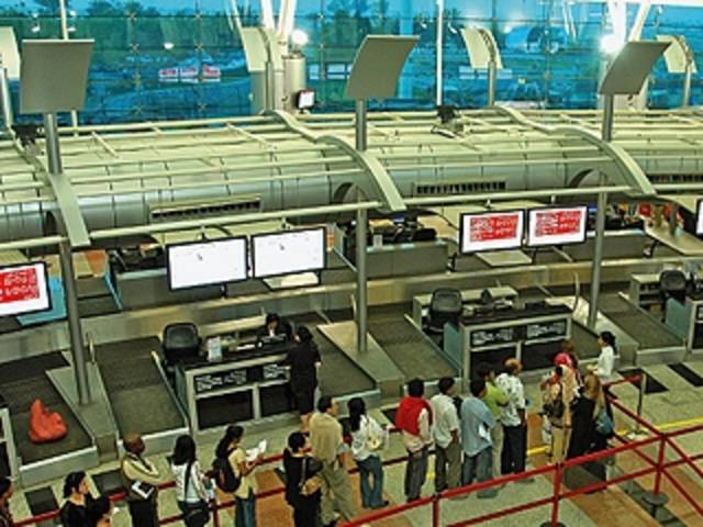 مطار الشارقة يمنح بروفانتاج ميديا حق استغلال المساحات الإعلانية