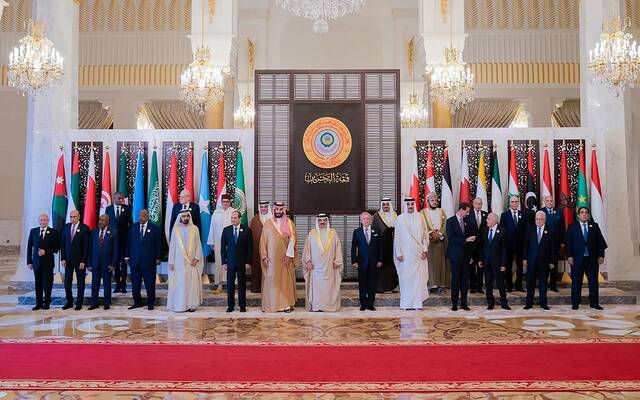 قادة الدول العربية على هامش اجتماع مجلس جامعة الدول العربية على مستوى القمة (33) الذي انعقد في مدينة المنامة بالبحرين