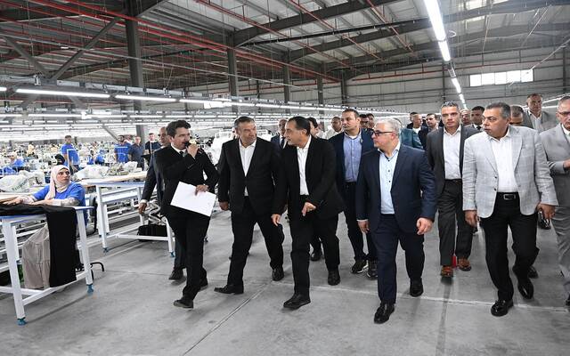 رئيس مجلس الوزراء المصري يفتتح مشروع "إروجلو جارمنت" التركي للملابس الجاهزة بمنطقة القنطرة غرب