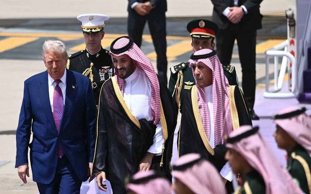 الأمير محمد بن سلمان ولي العهد يستقبل الرئيس الأمريكي دونالد ترامب في مستهل زيارة إلى السعودية