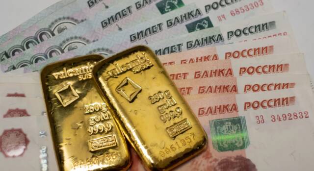 احتياطي روسيا من الذهب والعملات الأجنبية يرتفع إلى 594.6 مليار دولار