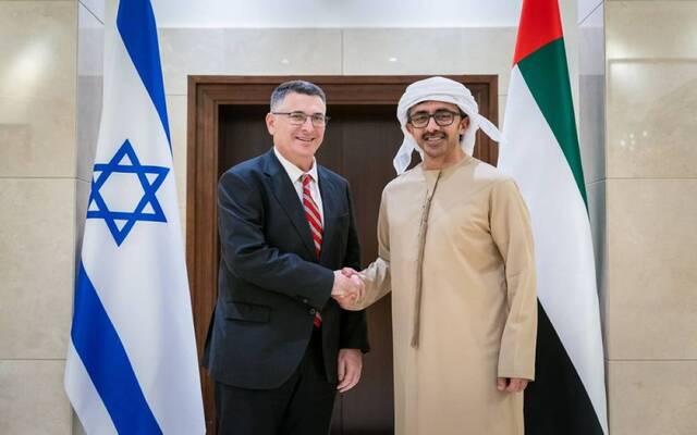الشيخ عبدالله بن زايد آل نهيان نائب رئيس مجلس الوزراء وزير الخارجية الإماراتي وجدعون ساعر وزير خارجية دولة إسرائيل