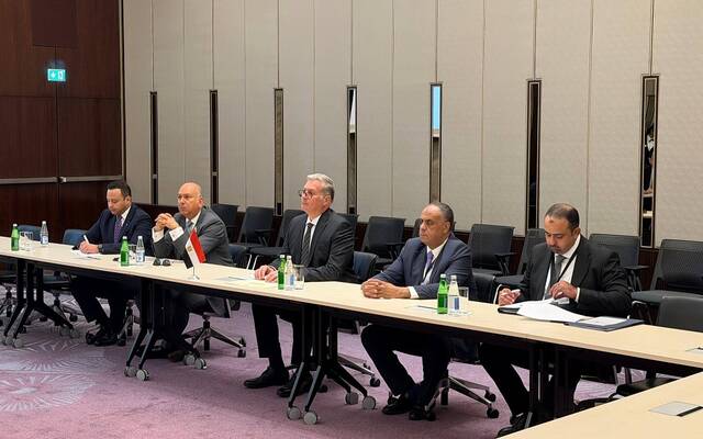 المهندس كريم بدوي وزير البترول والثروة المعدنية المصري في مباحثات مع برويز شاهبازوف وزير الطاقة بجمهورية أذربيجان