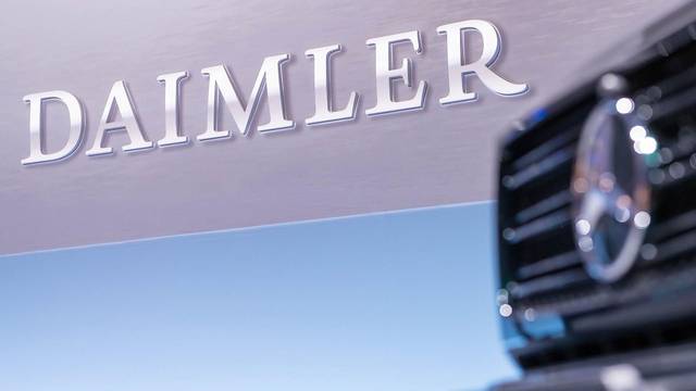 Daimler to cut Mercedes-Benz jobs to save $1bn in costs
