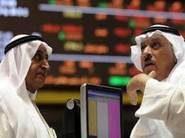 المؤشر القطري يواصل تراجعه عند المنتصف