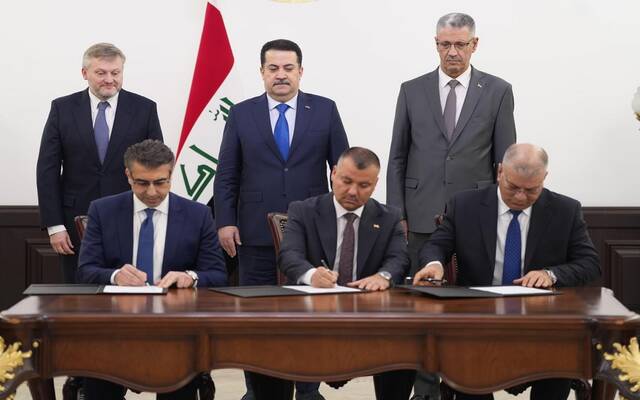 رئيس مجلس الوزراء يرعى مراسم توقيع عقد بين وزارة النفط وشركة (BP) البريطانية