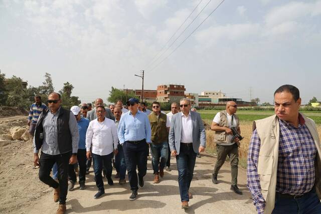 هاني سويلم وزير الموارد المائية والري في مصر يقوم بزيارة تفقدية لمشروعات الموارد المائية والري بمحافظة الغربية
