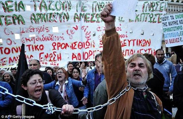 الصحافة العالمية: اليونان ما زالت تلقي بظلالها على القارة العجوز.. وآسيا تبدأ التعافي